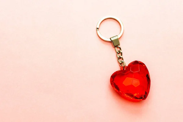 Concept Amour Saint Valentin Porte Clés Avec Coeur Rouge Verre — Photo