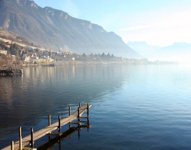 Cenevre Gölü kıyısında bahar