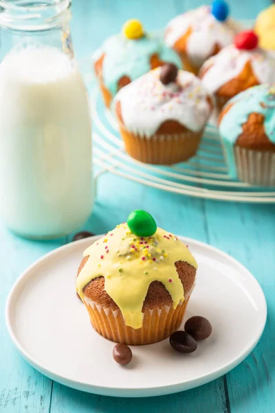 Kids party with coloful cupcakes — Stock Photo, Image