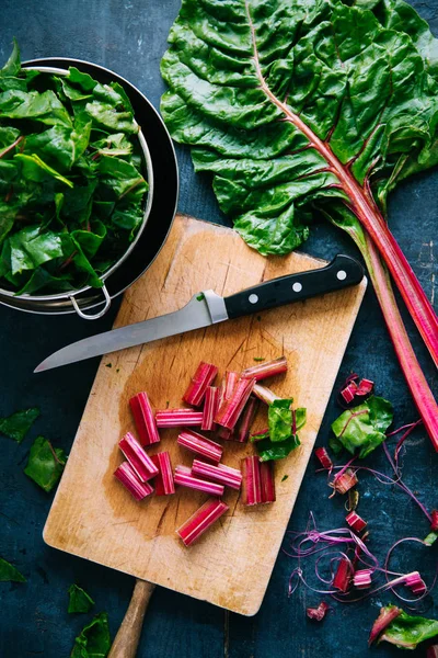 Matlagning friska Mangold — Stockfoto