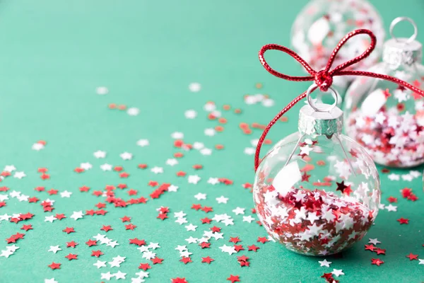 Fondo de Navidad con bolas transparentes — Foto de Stock