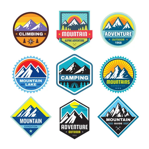 Abzeichen Für Abenteuer Outdoor Konzepte Sommercamping Emblem Bergsteigerlogo Flachen Stil — Stockvektor