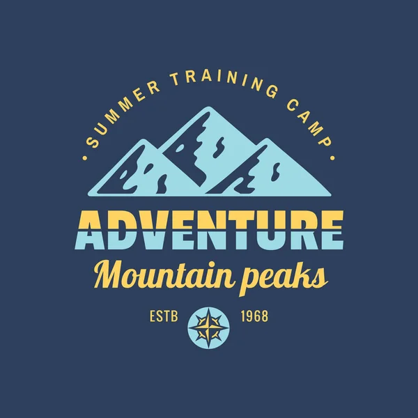 Adventure Mountain Toppar Concept Logo Märke För Shirt Kläder Retro — Stock vektor