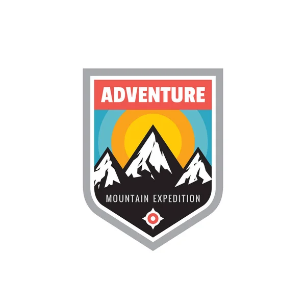 Adventure Outdoors Koncept Märke Bergs Expedition Klättrings Logo Platt Stil — Stock vektor