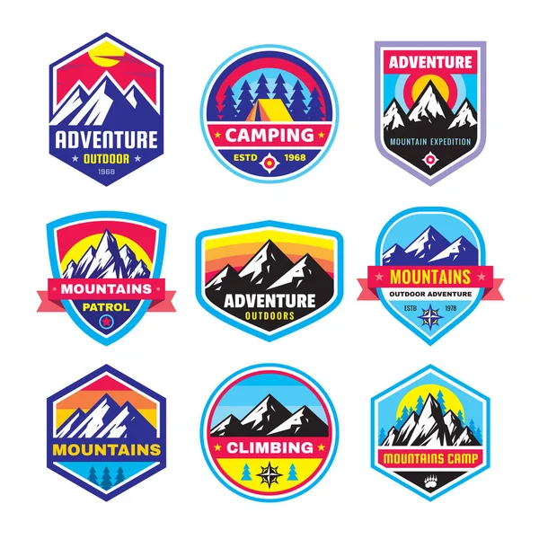 Abzeichen Für Abenteuer Outdoor Konzepte Sommercamping Emblem Bergsteigerlogo Flachen Stil — Stockvektor