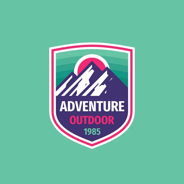 Abenteuer Outdoor Konzept Badge Design Bergsteigen Wandern Kreatives Logo Emblem — Stockvektor