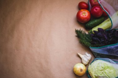 Meyve ve sebzeler için sıfır atık geri dönüştürülmüş tekstil poşetleri, el işi kağıt arka plan