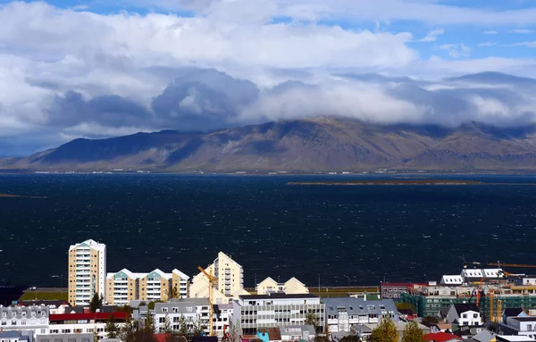 Όμορφη Θέα Της Πόλης Του Ρέικιαβικ Πρωτεύουσα Της Ισλανδίας Όρος — Φωτογραφία Αρχείου