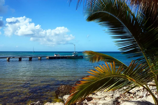 Güzel Manzara Karayip Denizi Mavi Denizi Bir Tamirhane Kumlu Ada — Stok fotoğraf
