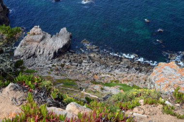 En batıdaki nokta kıta Avrupa, Cape Roca, Portekiz kayalar, okyanus ve gökyüzü güzel görünümünden.