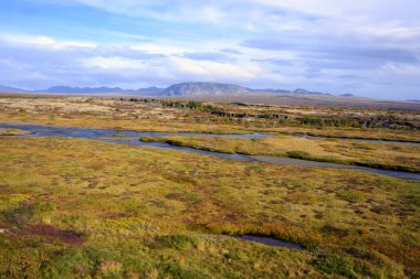 Vadi, volkanik hataları Thingvellir Milli Parkı'nda (Thingvellir), İzlanda tarafından sağlam doğal görünümü.