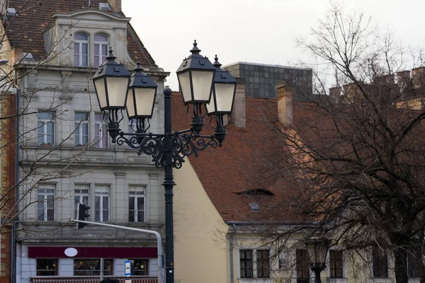 Duże Piękne Kute Lampy Uliczne Czterech Lamp Tle Piękny Budynek — Zdjęcie stockowe