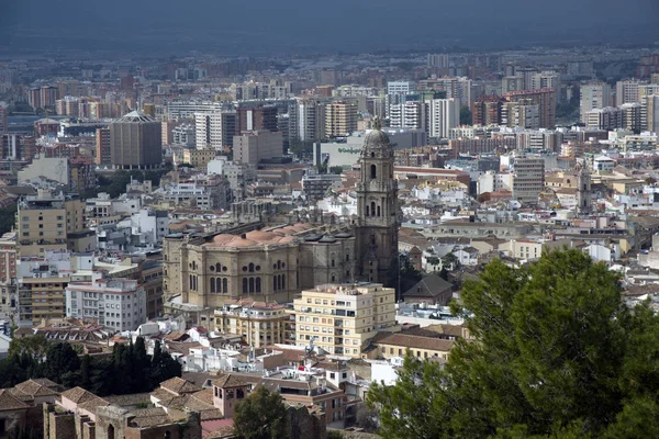 Malaga, Spain, February 2019. Panorama of the Spanish city of Malaga. Buildings  against a cloudy sky. Dramatic sky over the city. Beautiful view. — Stock Photo, Image