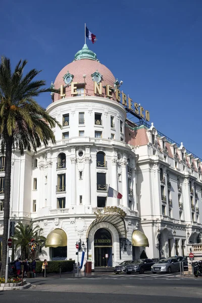 Güzel, Fransa, 2019 Mart. Nice'de Promenade des Anglais üzerinde neoklasik tarzda ünlü Negresco lüks otel. Ünlü Cote d'Azur üzerinde bina. — Stok fotoğraf