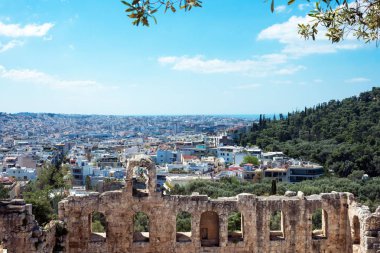 Akropolis güney yamacında Herodes Atticus Odeon mermer adımları ile Antik taş tiyatro. Atina, Yunanistan. Odeon, Athenian festivalinin ana sahnesidir..