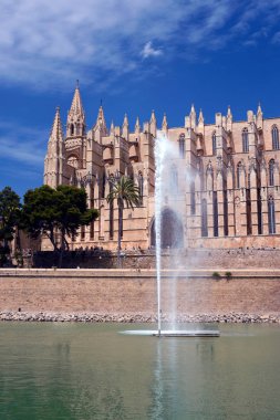 Palma de Mallorca, Mallorca, Temmuz 2019. Santa Maria Katedrali, ayrıca La Seu. Palm Katedrali, Balear Adaları'nın başlıca ilgi çekici yerlerinden biridir. Gotik kültürün güzel bir bina.