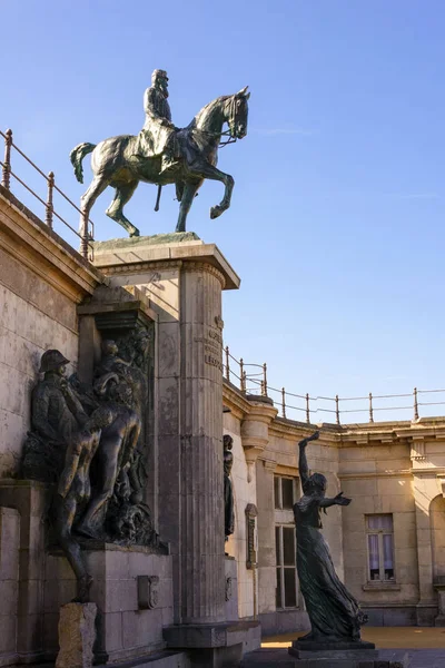 Monumento al primo re del Belgio Leopoldo II nella città di Ostenda. Punto di riferimento Ostenda . — Foto Stock