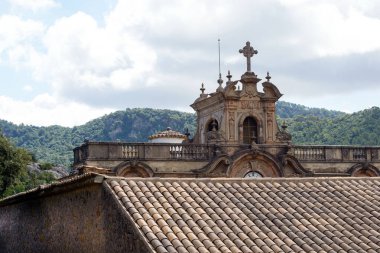 Santuari de Lluc'un (Santuario de Santa Maria de Lluch) muhteşem manastırı Mallorca adasında bir Katolik manastırıdır. Kutsal yer, Mallorca ruhani merkezi, Balear Adaları, İspanya.