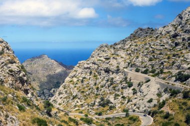 İspanya 'nın Mallorca adasındaki dolambaçlı ünlü yol. Sa Calobra 'da Serpentine Tehlikeli Yol. 