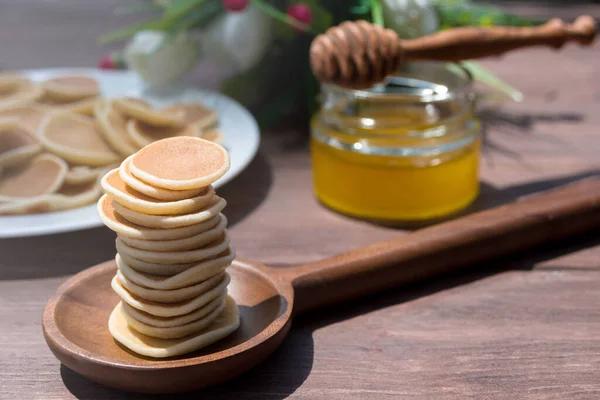 Mini Panqueques Cereales Panqueques Americanos Chic Apilados Una Cuchara Madera — Foto de Stock