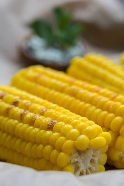 Maíz Dulce Amarillo Joven Parrilla Deliciosa Comida Verano Orientación Vertical — Foto de Stock