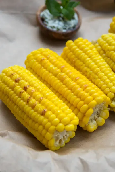 Maíz Dulce Amarillo Joven Parrilla Deliciosa Comida Verano Orientación Vertical — Foto de Stock