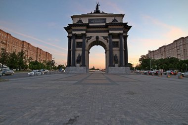 Şehir Moskova, Kutuzovsky Avenue, zafer kemer günbatımı