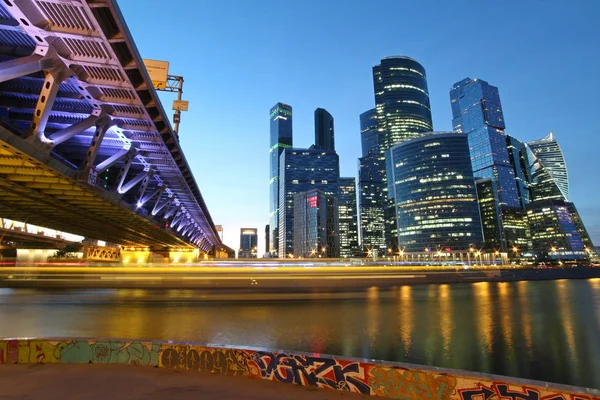 Moskova şehir gökdelenler gece