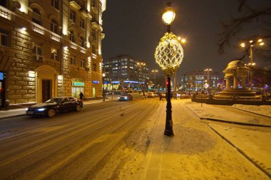 Moskova şehir gece Noel aydınlatma Nikitsky Bulvarı