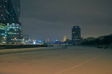 Moskova şehir gece yüksek binalar