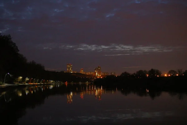 Ville Moscou Source Rivière Remblai Nuit — Photo