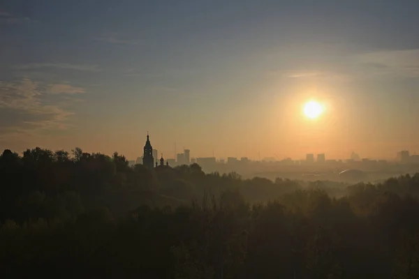 Ciudad Moscú Amanecer Brumosa Mañana Naturaleza Ciudad Vista Desde Krylatsky —  Fotos de Stock