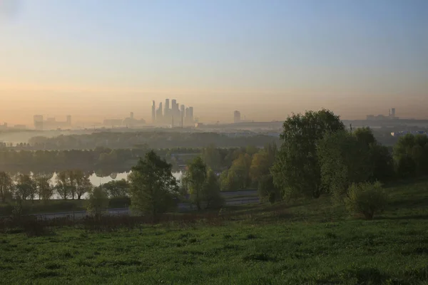 Residentiële Wijk Van Krylatskoye Moskou Dageraad Stralen Van Zon Rechtenvrije Stockafbeeldingen