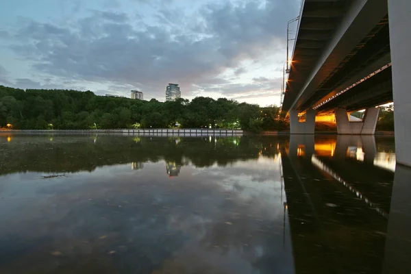 Mosca Città Notte Krylatskaya Strada Ponte Costruzione — Foto Stock