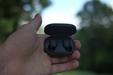 Siyah Bluetooth kulak içi kulaklıklar