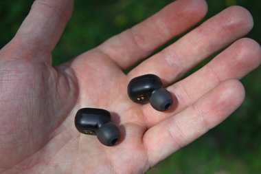 Siyah Bluetooth kulak içi kulaklıklar