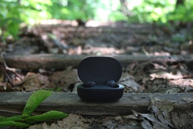Siyah Bluetooth kulak içi kulaklıklar