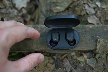Siyah Bluetooth kulak içi kulaklıklar