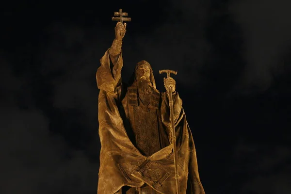 Staden Moskva Night Monument Till Metropolitan Hermogenes Bottom View Sky — Stockfoto