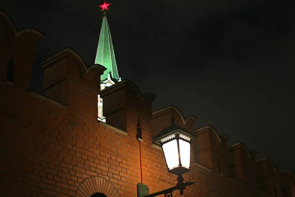 Ночные Башни Московского Кремля — стоковое фото