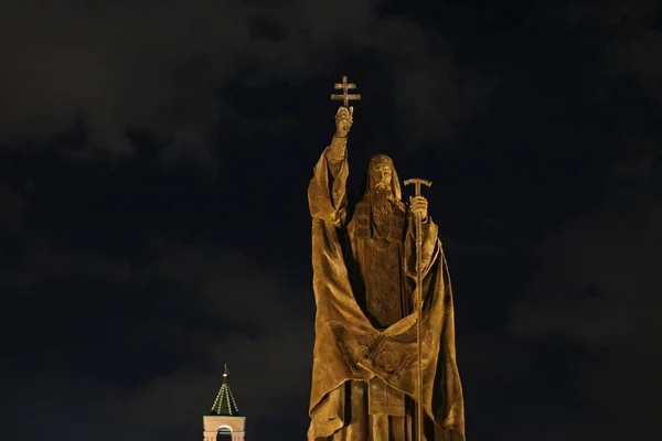 Metropolitan Hermogenes Aşağıdan Yukarıya Görünüm Gökyüzü Zükün Moskova Gece Anıtı — Stok fotoğraf