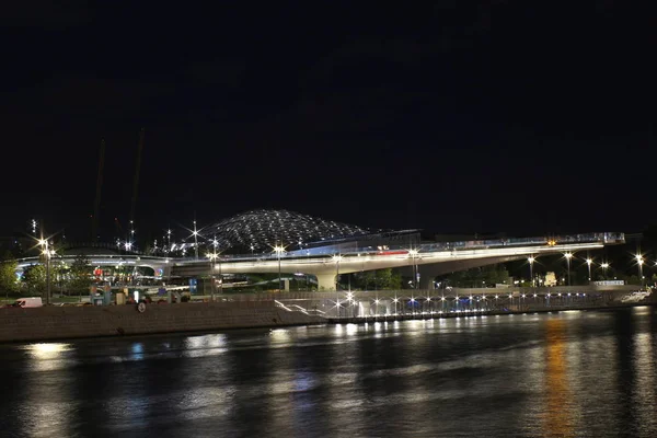 Stadt Moskau Nacht Schwimmende Brücke Zaryadye Park — Stockfoto