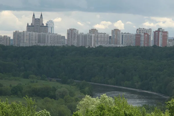 Widok Miasto Moskwa Zakrętu Rzeki Lecie Południu — Zdjęcie stockowe