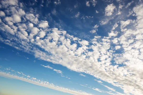 하늘에 체인으로 Cloudscape — 스톡 사진