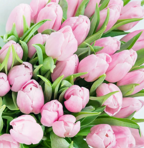 Enorme Ramo Flores Frescas Tulipanes Rosados Cerca Como Hermoso Fondo — Foto de Stock