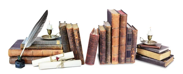 Composição Livros Antigos Vela Castiçal Pena Tinteiro Pergaminho Com Carimbo — Fotografia de Stock