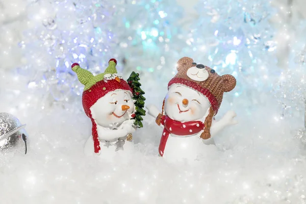 Ein Paar Lustige Süße Schneemänner Genießen Weihnachten Umgeben Von Festlicher — Stockfoto