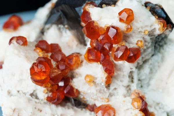 Vacker Transparent Råa Kristaller Orange Spessartite Granat Ädelsten Från Kina — Stockfoto