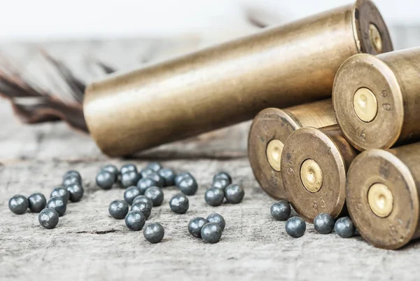 Equipo de caza en una tabla de madera — Foto de Stock