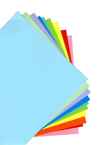 Papel multicolorido sobre um fundo branco — Fotografia de Stock